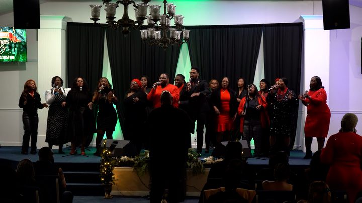 The full choir on stage