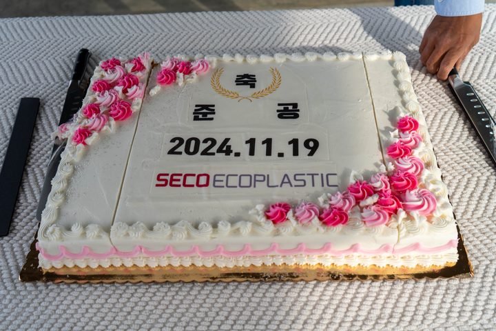 The completion cake, marked 2024.11.19 SECO ECOPLASTIC